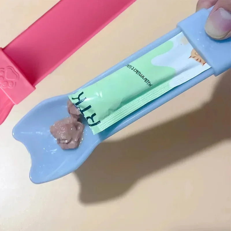Cat Treat Squeeze Spoon – No-Mess Lickable Feeder